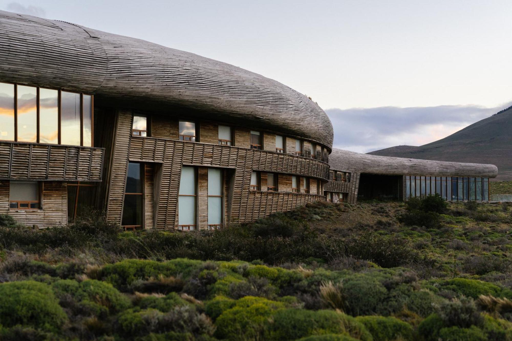 Отель Tierra Patagonia Торрес-дель-Пайне Экстерьер фото